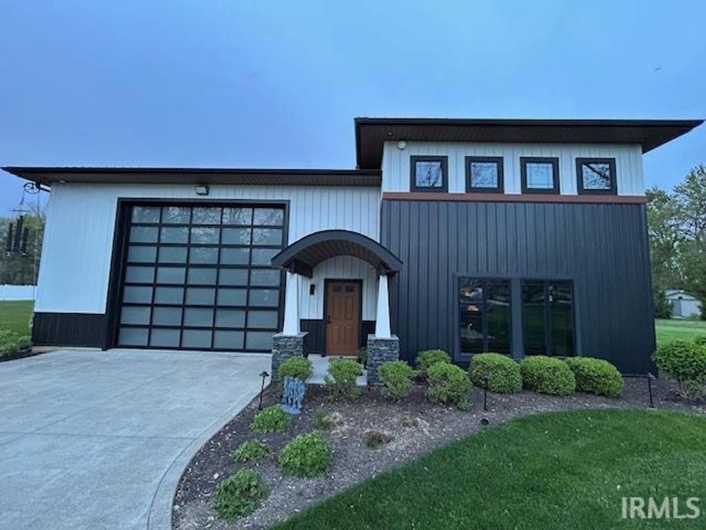 Photo of 6943 E Eli Lilly Road, Syracuse, IN 46567 (MLS # 202616524)
