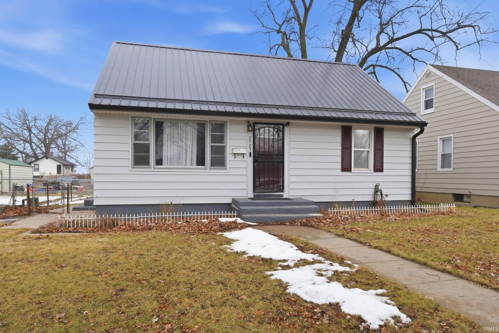 Photo of 2727 Winch Street, Fort Wayne, IN 46803 (MLS # 202604919)