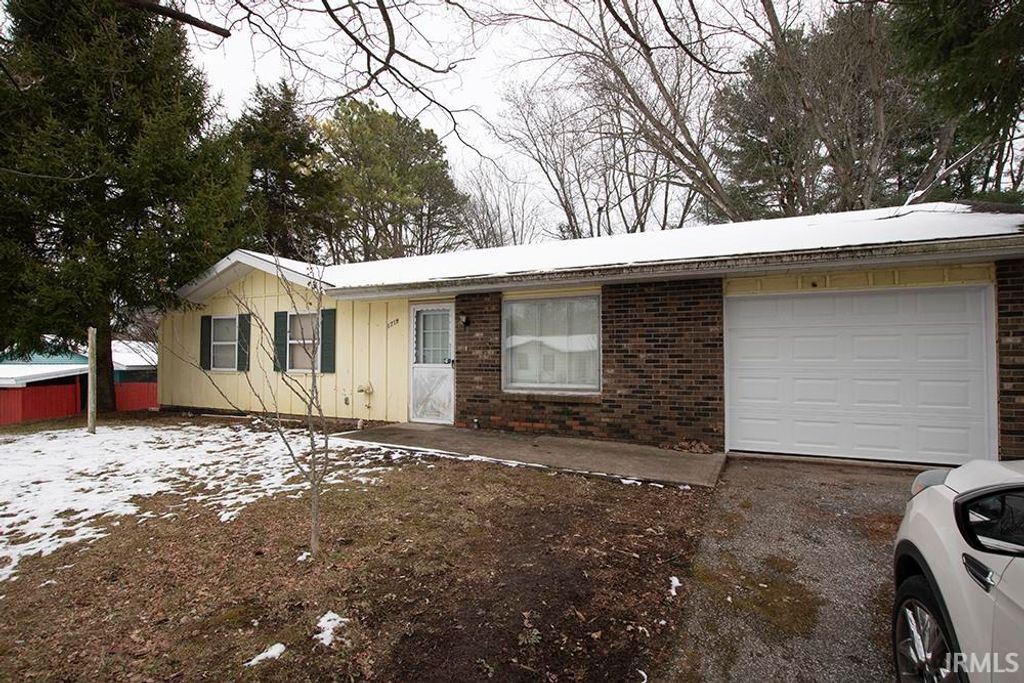 Photo of 1719 S Seneca Street, Ellettsville, IN 47429 (MLS # 202548464)