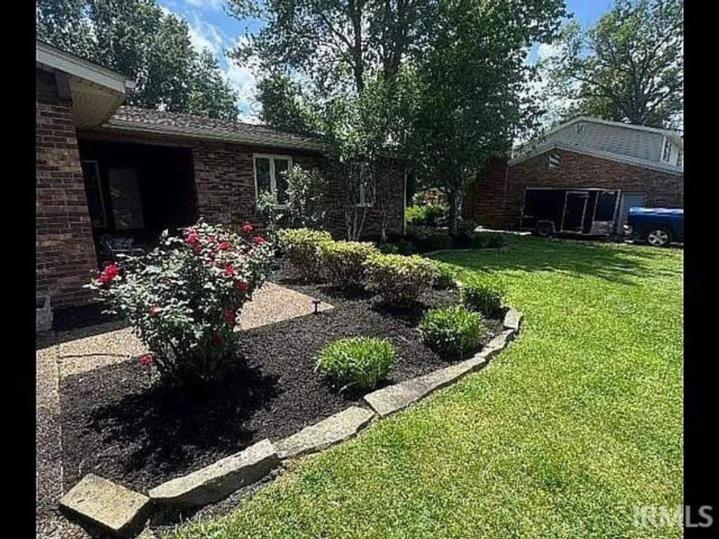 Photo of 7811 Ridgemont Drive, Newburgh, IN 47630 (MLS # 202542939)