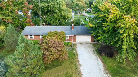 Photo of 1901 Ironwood Drive, Warsaw, IN 46580 (MLS # 202542285)