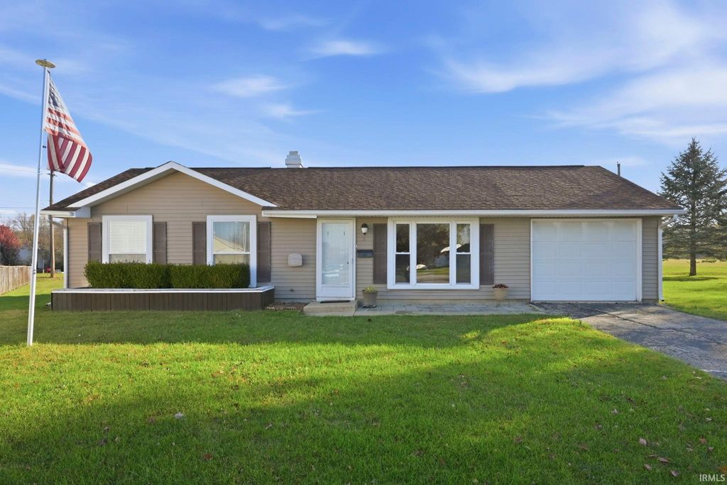 Photo of 18 Shamrock Court, Huntington, IN 46750 (MLS # 202543774)