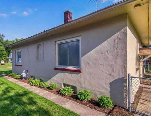 Tiny photo for 1529 Medora Street, South Bend, IN 46628 (MLS # 202625412)