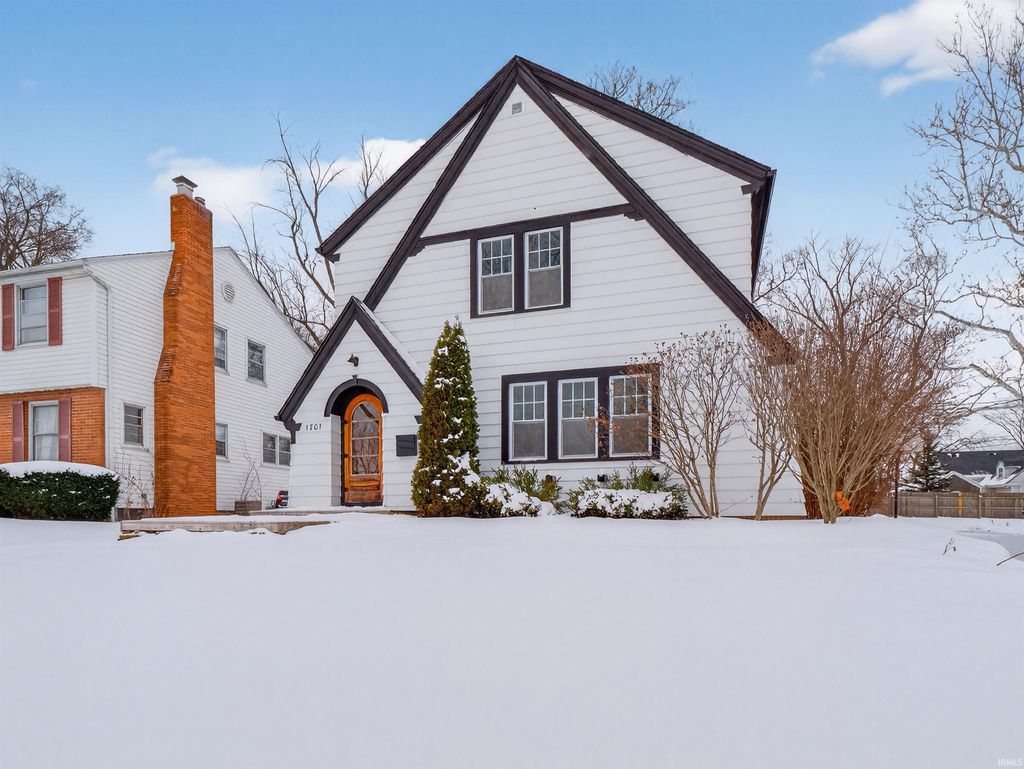 Photo of 1701 Fairhill Road, Fort Wayne, IN 46808 (MLS # 202604269)