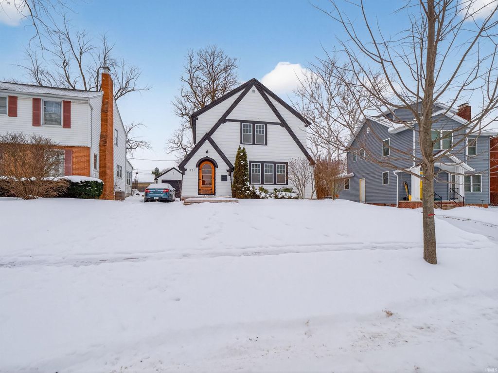 Photo of 1701 Fairhill Road, Fort Wayne, IN 46808 (MLS # 202604269)