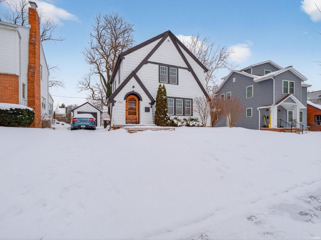 Photo of 1701 Fairhill Road, Fort Wayne, IN 46808 (MLS # 202604269)