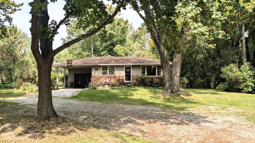 Photo of 2428 W Jefferson Street, Plymouth, IN 46563 (MLS # 202538225)