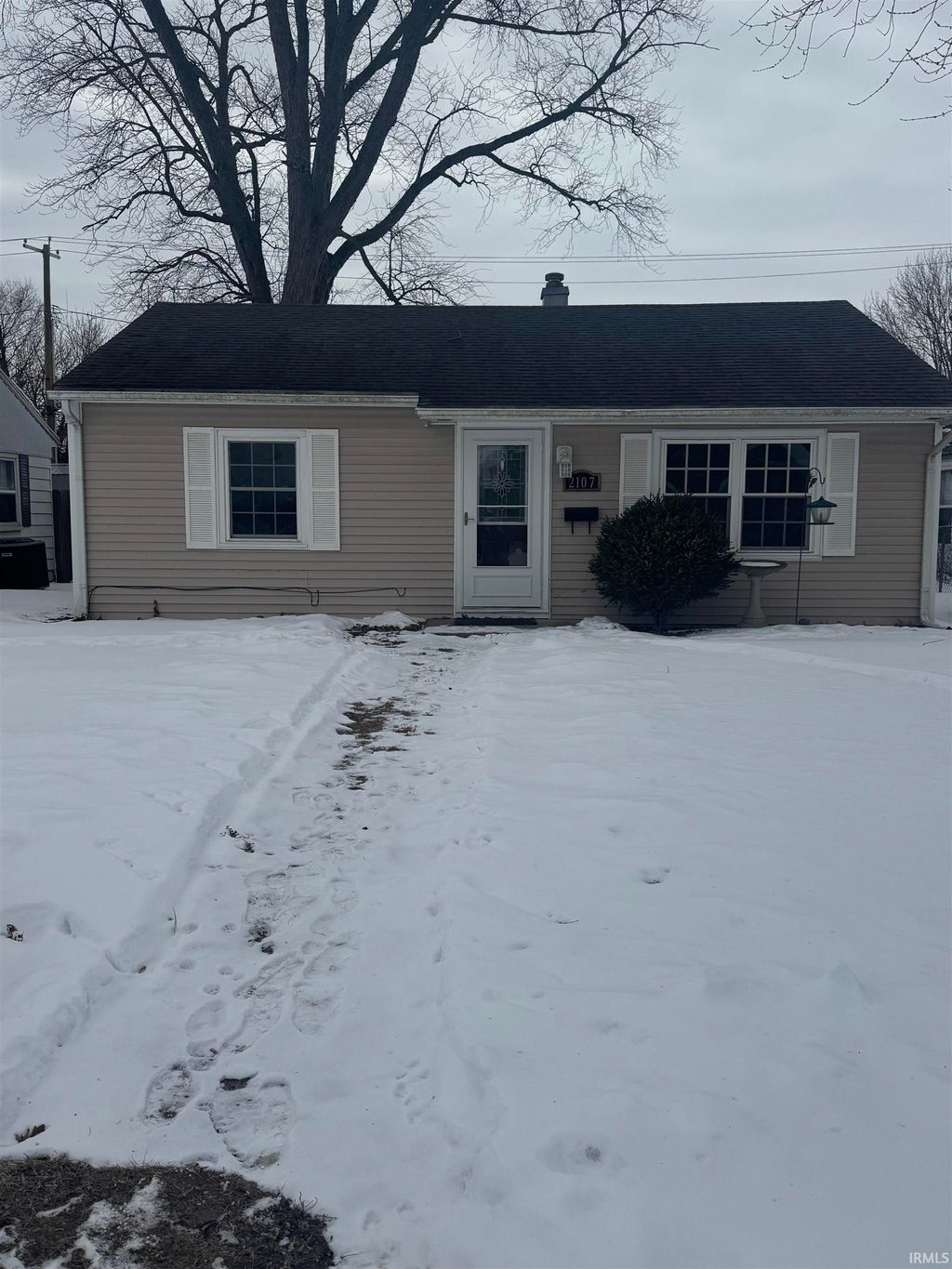 Photo of 2107 W 8Th Street, Marion, IN 46953 (MLS # 202603995)