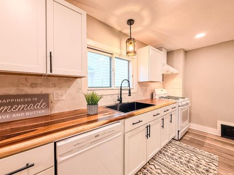 Tiny photo for 4025 Tacoma Avenue, Fort Wayne, IN 46807 (MLS # 202615862)