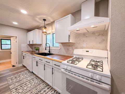 Tiny photo for 4025 Tacoma Avenue, Fort Wayne, IN 46807 (MLS # 202615862)