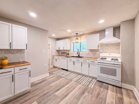 Tiny photo for 4025 Tacoma Avenue, Fort Wayne, IN 46807 (MLS # 202615862)