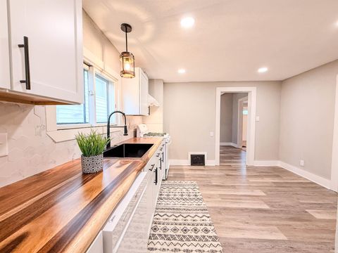 Tiny photo for 4025 Tacoma Avenue, Fort Wayne, IN 46807 (MLS # 202615862)
