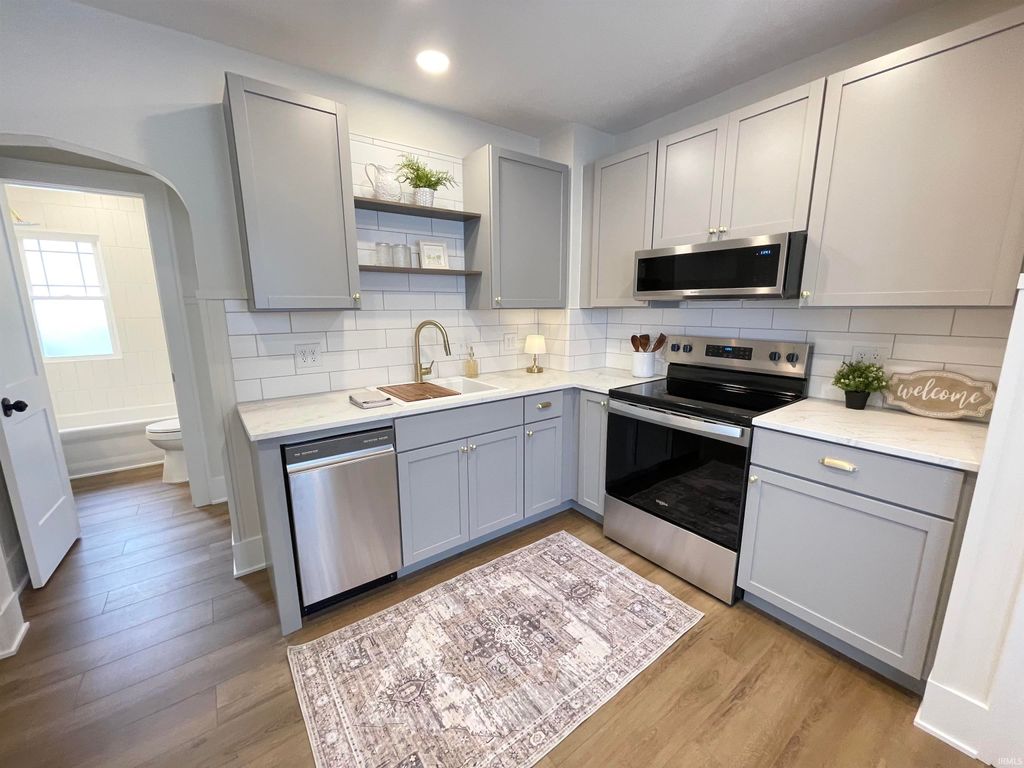 Photo of 118 W 12Th Street, Mishawaka, IN 46544 (MLS # 202610370)