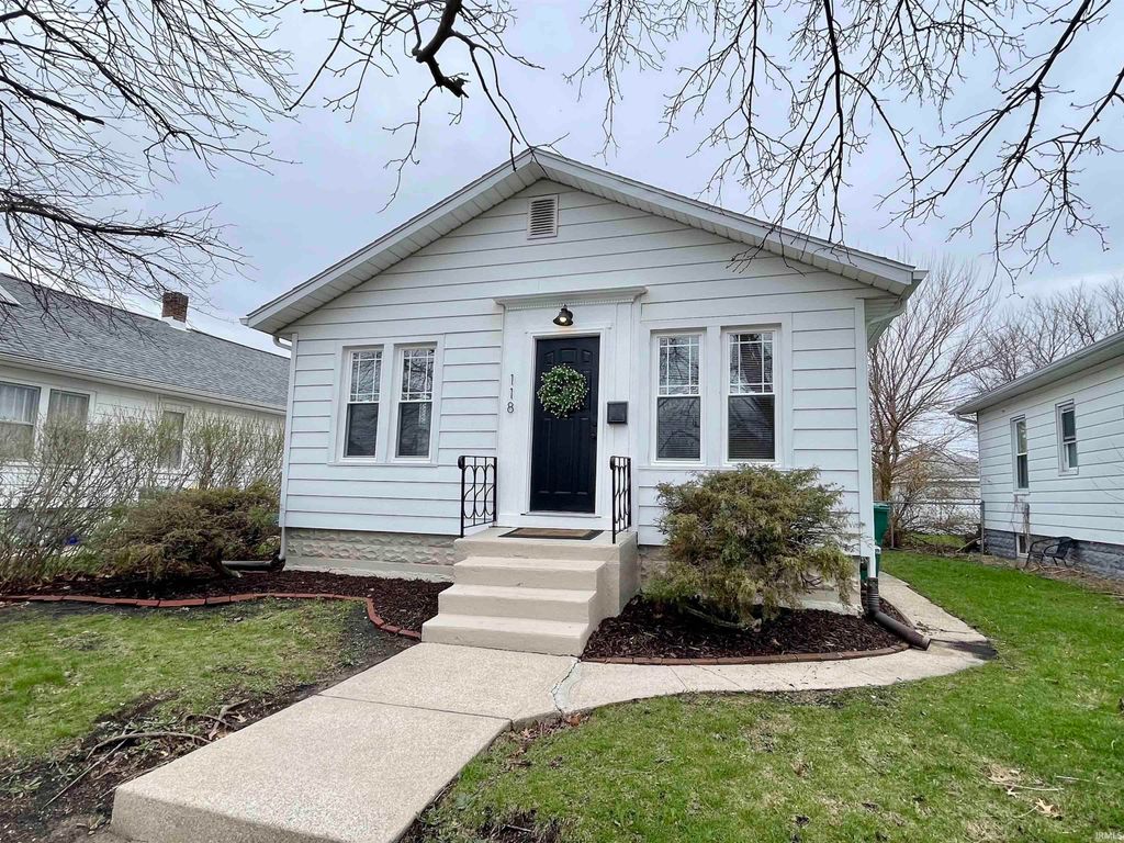 Photo of 118 W 12Th Street, Mishawaka, IN 46544 (MLS # 202610370)