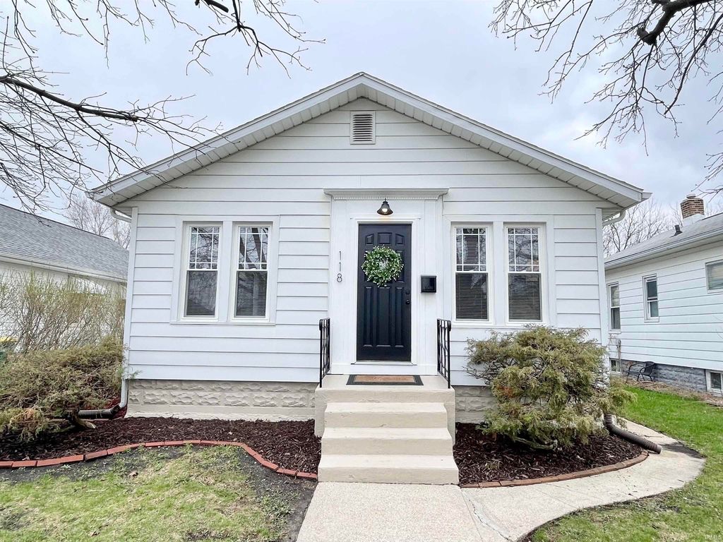 Photo of 118 W 12Th Street, Mishawaka, IN 46544 (MLS # 202610370)