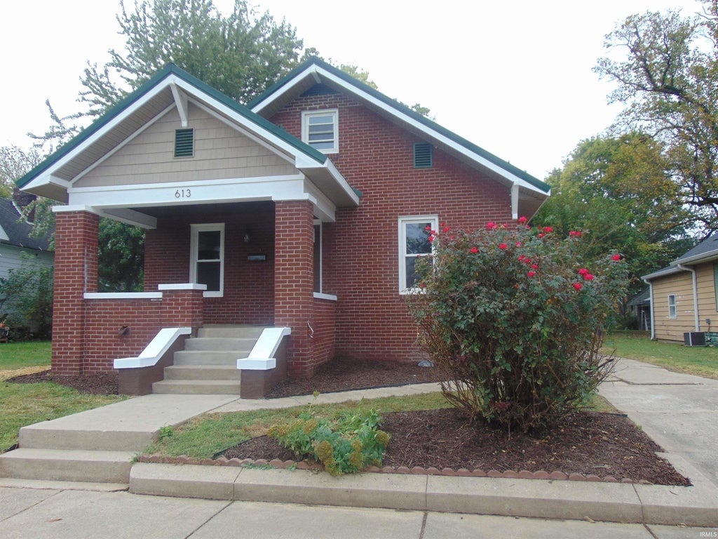 Photo of 613 S PRINCE Street, Princeton, IN 47670 (MLS # 202642880)