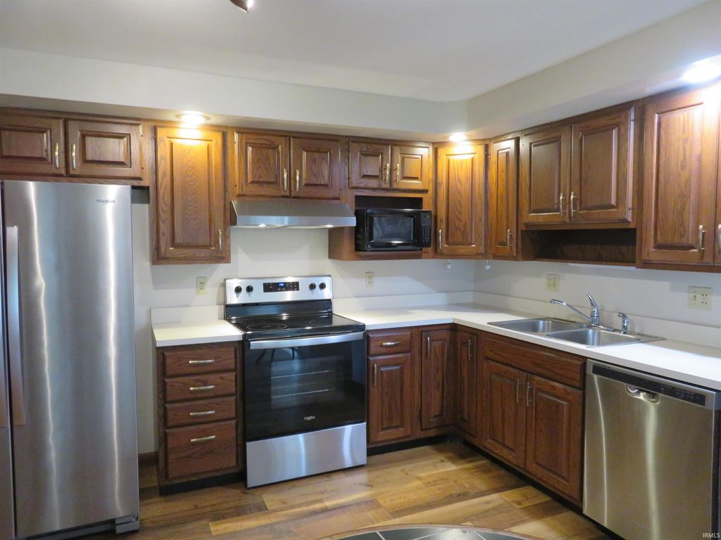 Photo of 93 Greenway Drive, Goshen, IN 46526 (MLS # 202611473)