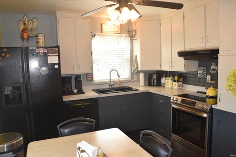 Tiny photo for 811 Hartford Court, Evansville, IN 47710 (MLS # 202637008)