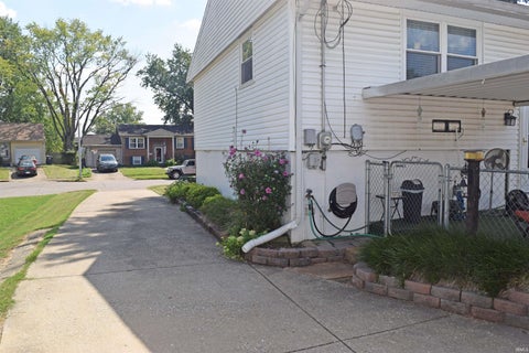 Tiny photo for 811 Hartford Court, Evansville, IN 47710 (MLS # 202637008)