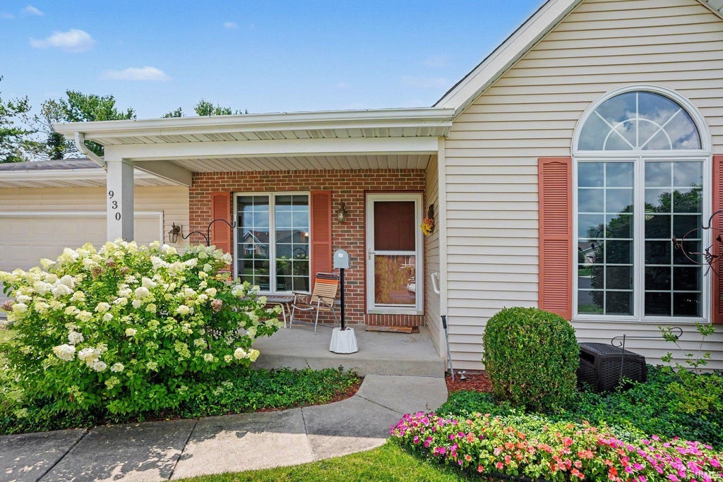 Photo of 930 Fredericksburg Court, South Bend, IN 46614 (MLS # 202634636)
