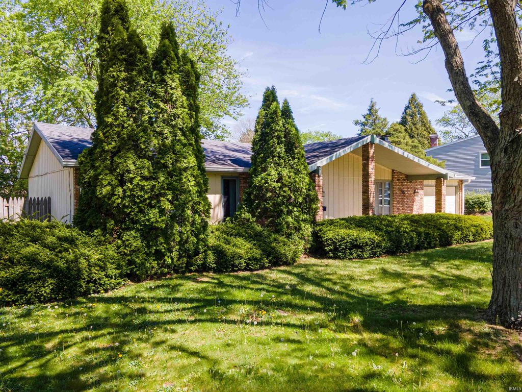 Photo of 2008 W Bryden Road, Muncie, IN 47304 (MLS # 202613795)