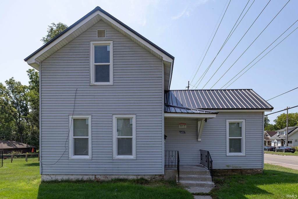 Photo of 601 Aspenwald Ave, Elkhart, IN 46516 (MLS # 202636685)