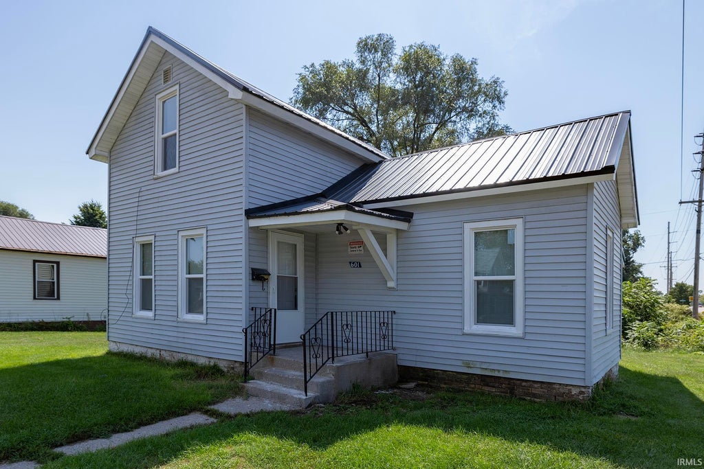 Photo of 601 Aspenwald Ave, Elkhart, IN 46516 (MLS # 202636685)
