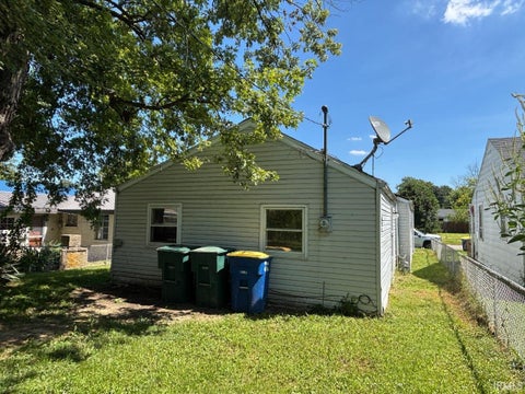 Tiny photo for 2203 S Biltmore Avenue, Muncie, IN 47302 (MLS # 202635203)