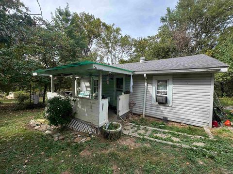 Photo of 49 Walnut Heights, Bedford, IN 47421 (MLS # 202538325)