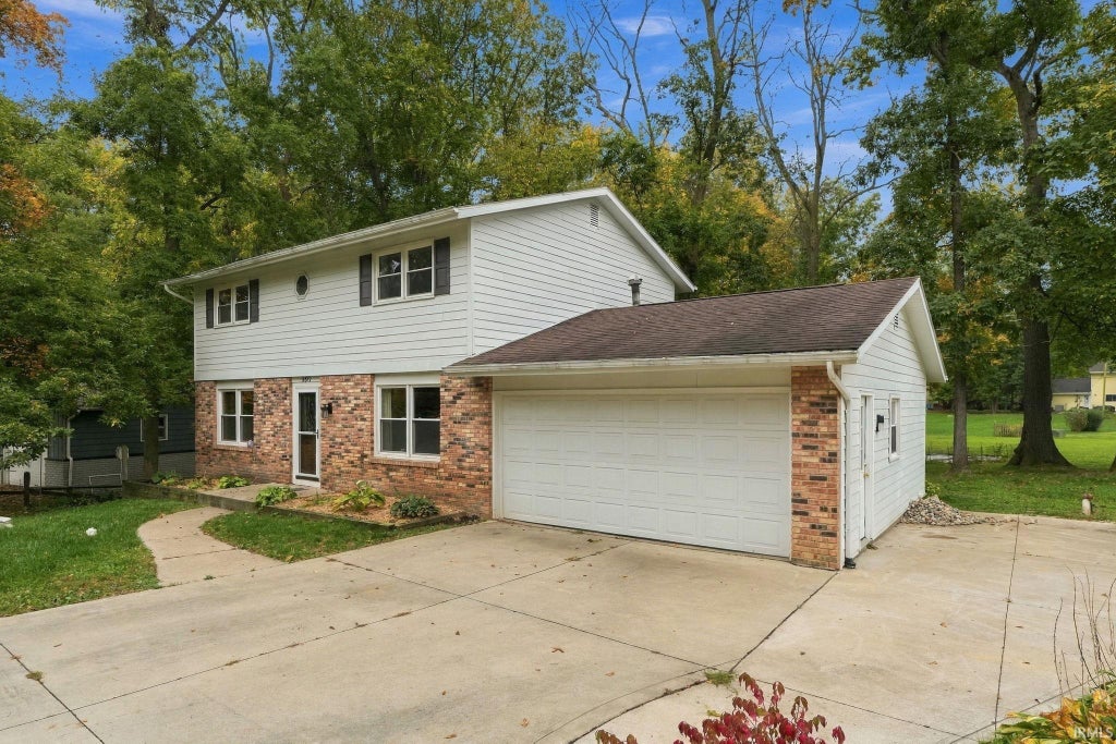 Photo of 5819 Rosedale Drive, Fort Wayne, IN 46804 (MLS # 202642924)