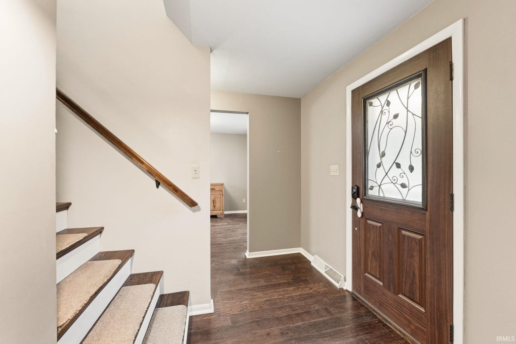 Photo of 5819 Rosedale Drive, Fort Wayne, IN 46804 (MLS # 202642924)