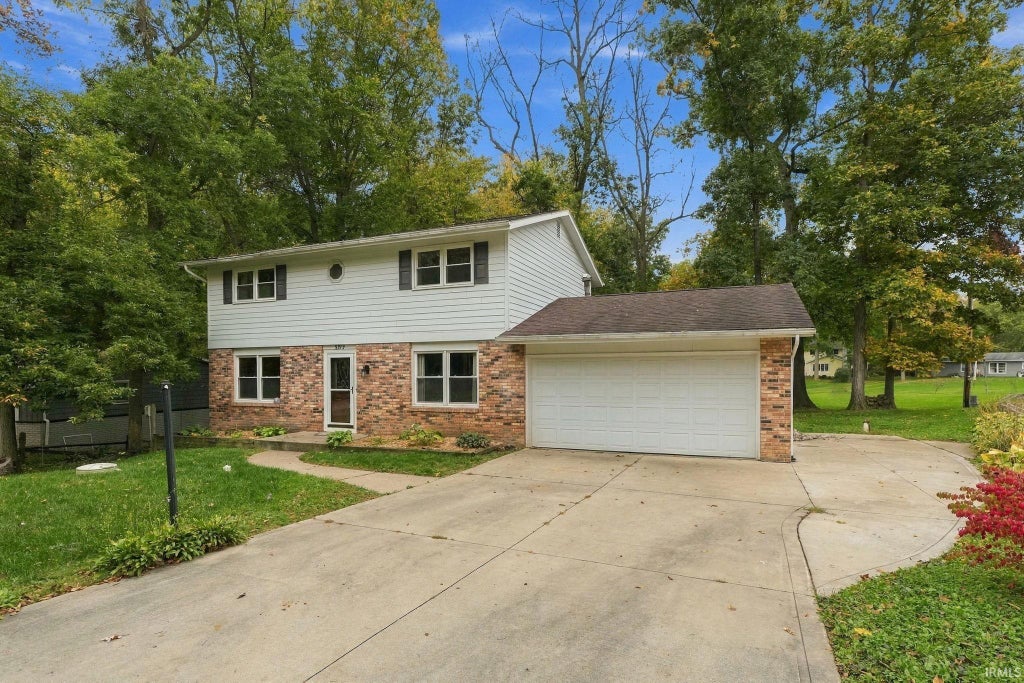 Photo of 5819 Rosedale Drive, Fort Wayne, IN 46804 (MLS # 202642924)