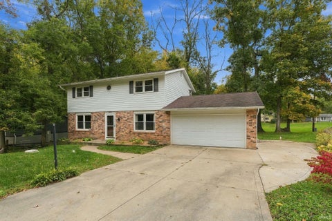 Photo of 5819 Rosedale Drive, Fort Wayne, IN 46804 (MLS # 202642924)