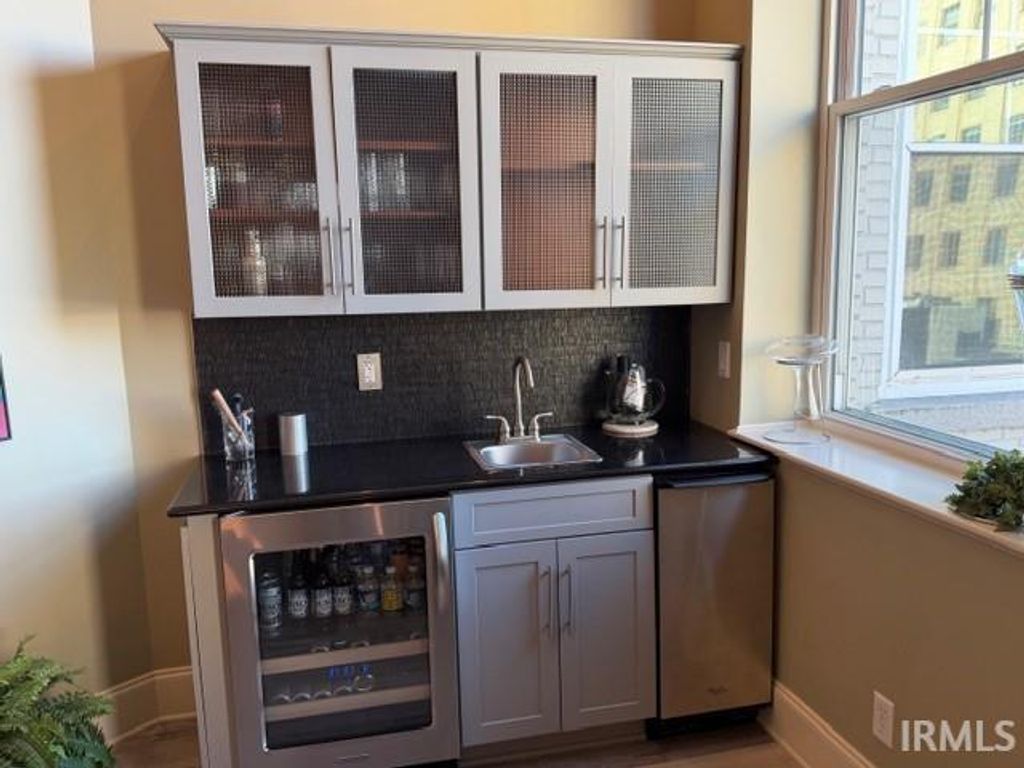 Photo of 300 Main Street #4H, Evansville, IN 47708 (MLS # 202601258)