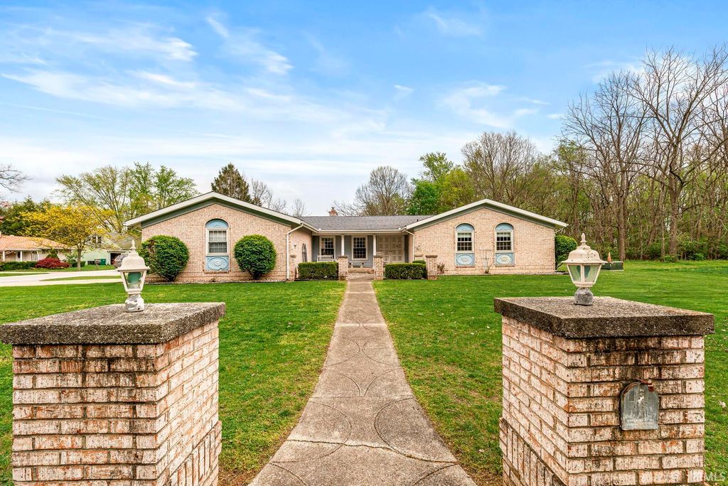 Photo of 404 Terry Lane, Mishawaka, IN 46544 (MLS # 202614446)