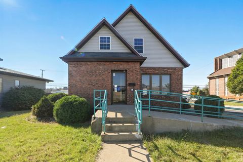 Photo of 1804 E Center Street, Warsaw, IN 46580 (MLS # 202539858)
