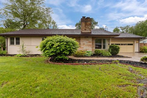 Photo of 1001 Maplewood Drive, Kokomo, IN 46902 (MLS # 202616752)