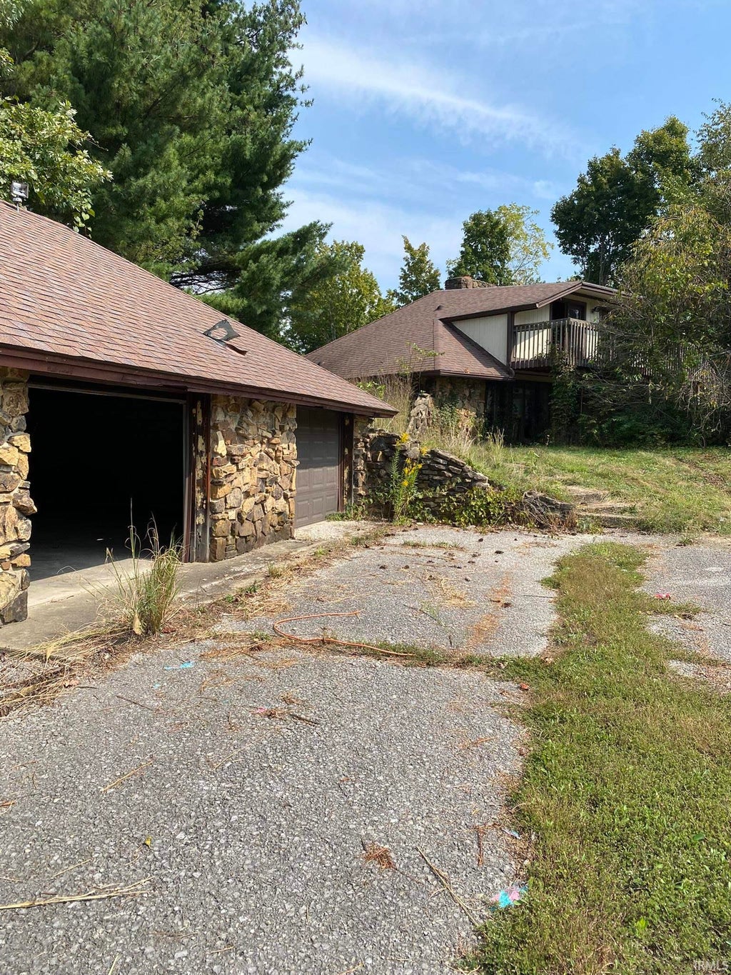 Photo of 5065 W Vernal Pike, Bloomington, IN 47404 (MLS # 202639899)