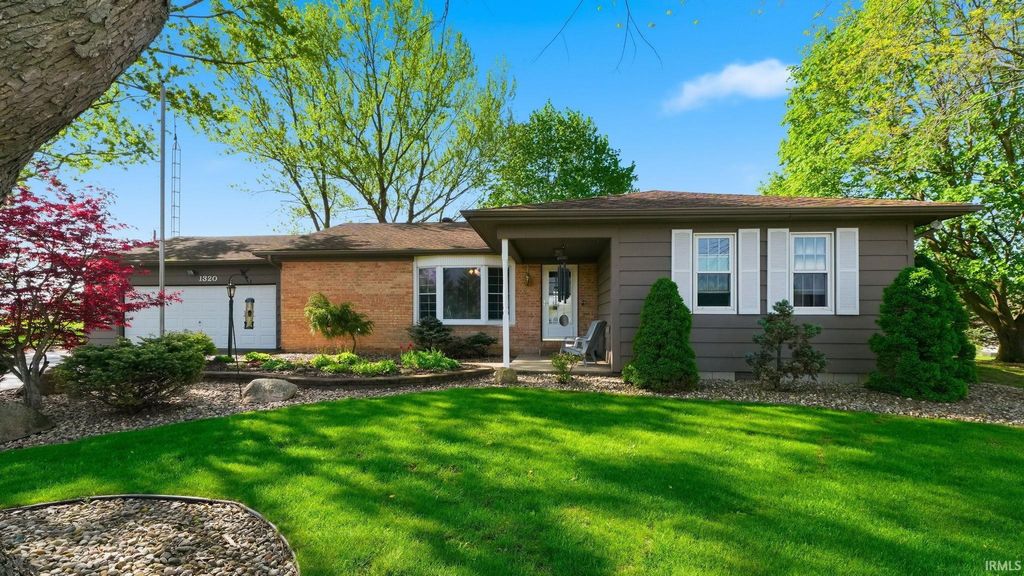 Photo of 1320 Sunset Drive, Winona Lake, IN 46590 (MLS # 202614868)