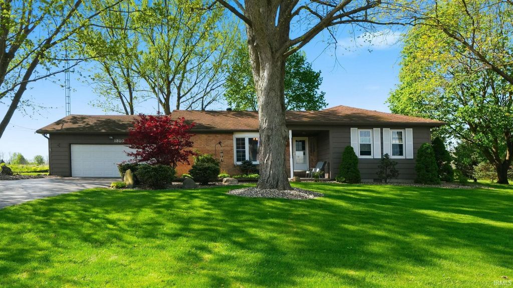 Photo of 1320 Sunset Drive, Winona Lake, IN 46590 (MLS # 202614868)