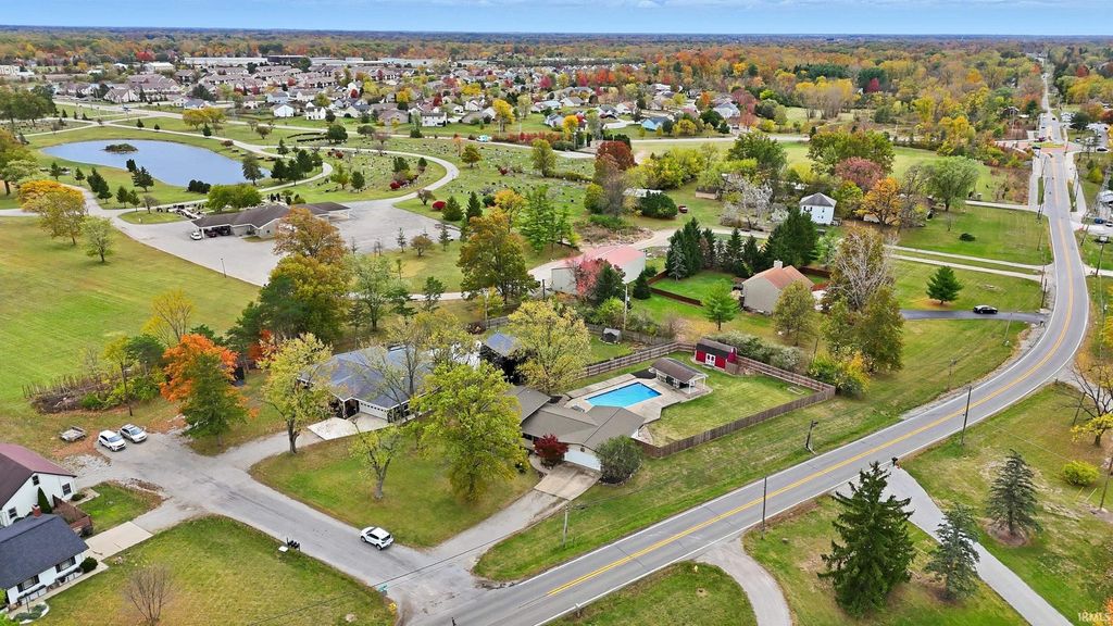 Photo of 9166 Auburn Road, Fort Wayne, IN 46825 (MLS # 202606341)