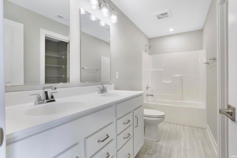 Tiny photo for 5110 Goldfinch Drive, Evansville, IN 47725 (MLS # 202539126)