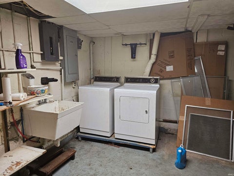 Tiny photo for 106 E Beckley Street, Royal Center, IN 46978 (MLS # 202631356)