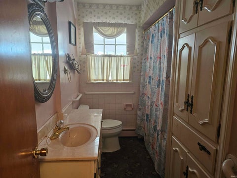 Tiny photo for 106 E Beckley Street, Royal Center, IN 46978 (MLS # 202631356)