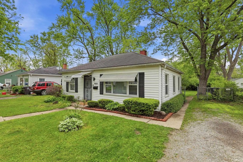 Photo of 4501 standish Drive, Fort Wayne, IN 46806 (MLS # 202617497)