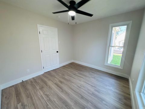 Tiny photo for 1018 N Armstrong Street, Kokomo, IN 46901 (MLS # 202627153)