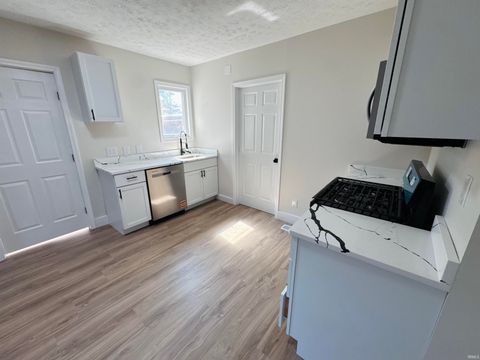 Tiny photo for 1018 N Armstrong Street, Kokomo, IN 46901 (MLS # 202627153)
