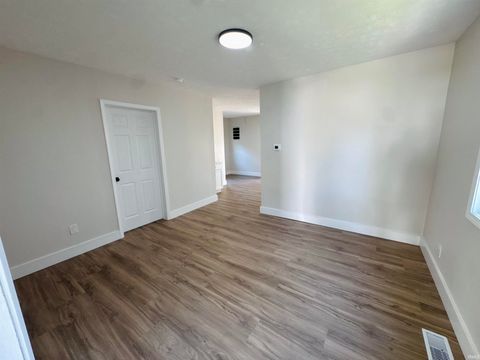 Tiny photo for 1018 N Armstrong Street, Kokomo, IN 46901 (MLS # 202627153)