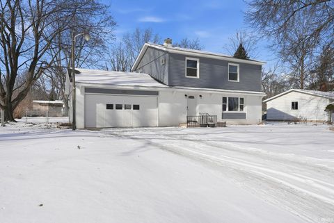 Photo of 1825 Nye Street, Warsaw, IN 46580 (MLS # 202602680)