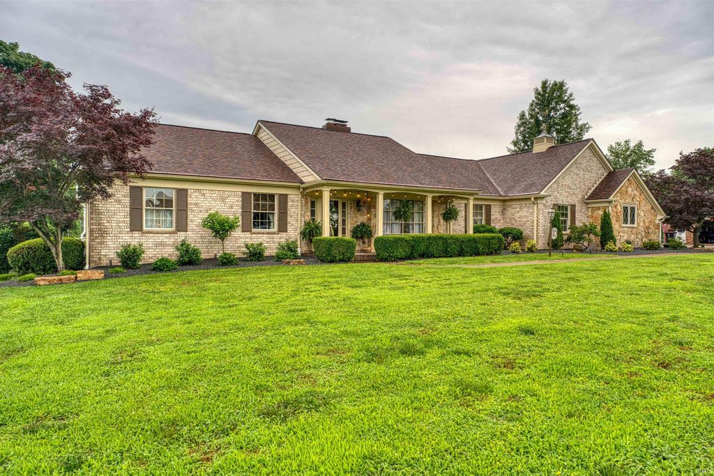 Photo of 2000 Greenbrier Drive, Mount Vernon, IN 47620 (MLS # 202621222)